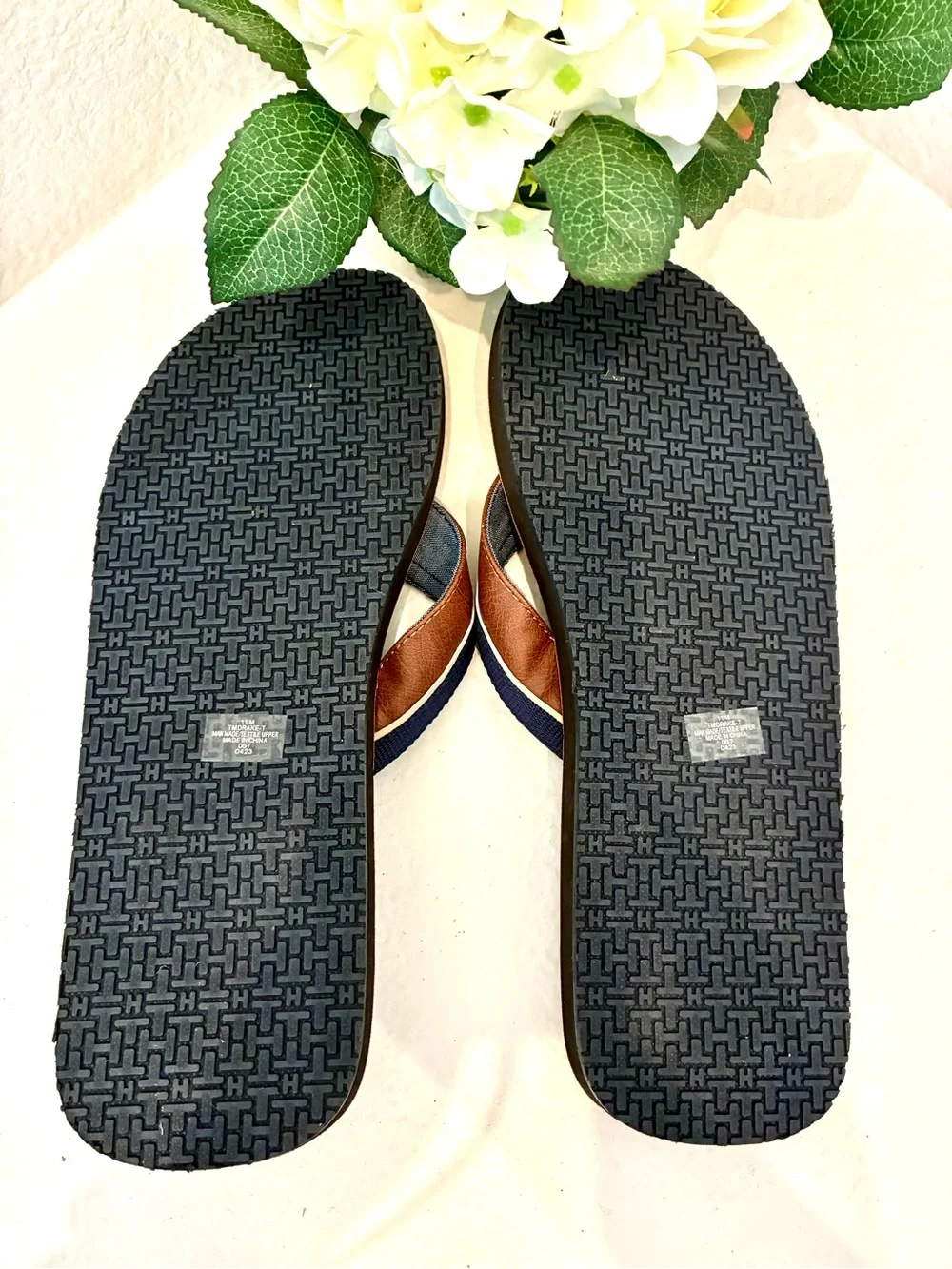 NWOT Tommy Hilfiger men’s sandals